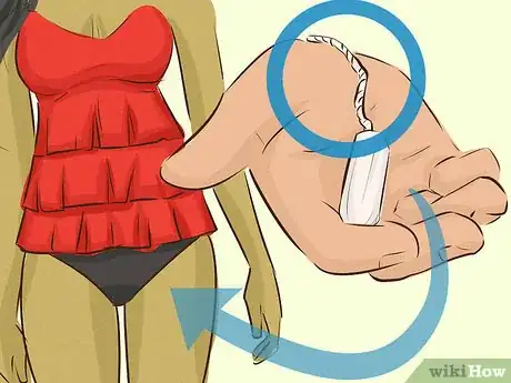 Imagen titulada Use a Tampon While Swimming Step 4