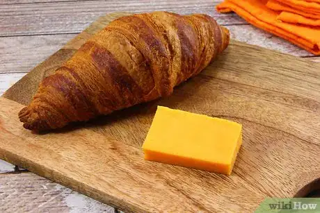 Imagen titulada Eat Croissants Step 10