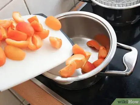 Imagen titulada Make Apricot Jam Step 5