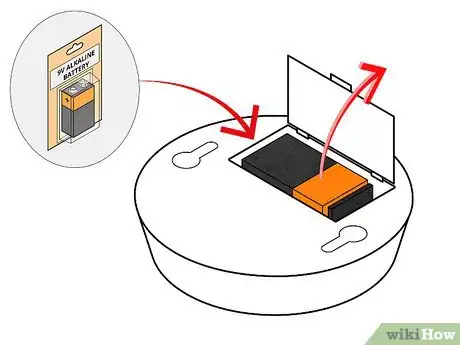 Imagen titulada Change the Batteries in Your Smoke Detector Step 3