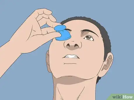 Imagen titulada Wash Eyes With Water Step 18