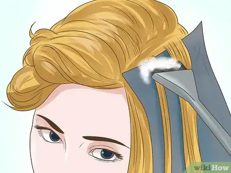 Imagen titulada Lowlight Hair Yourself Step 12