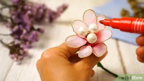 Imagen titulada Make Stocking Flowers Step 14