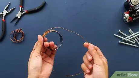 Imagen titulada Make an Electromagnet Step 2