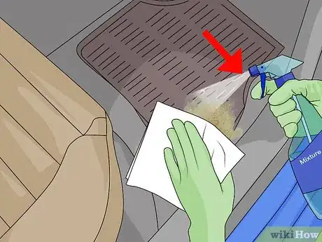 Imagen titulada Remove Vomit From a Car Interior Step 11