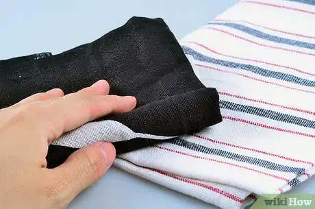 Imagen titulada Remove Insect Stains from Fabric Step 19