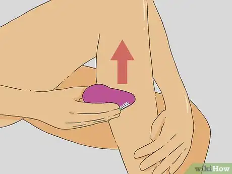 Imagen titulada Shave Your Legs Step 13