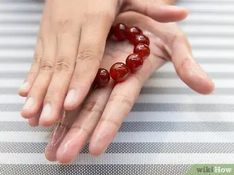 Imagen titulada Clean Amber Jewelry Step 14