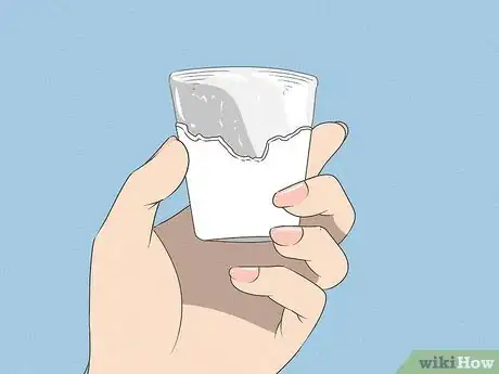 Imagen titulada Apply Ice to Relieve Back Pain Step 11