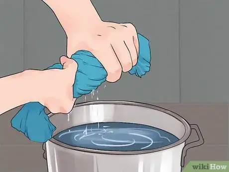 Imagen titulada Tie Dye a Shirt the Quick and Easy Way Step 11