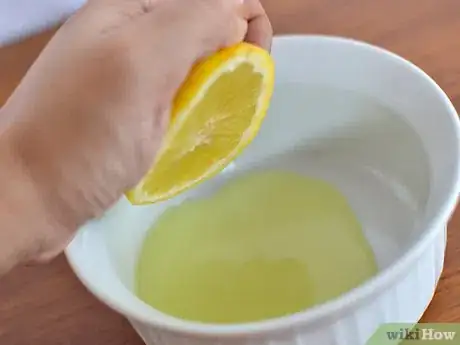 Imagen titulada Use Lemon Juice to Lighten Hair Step 6