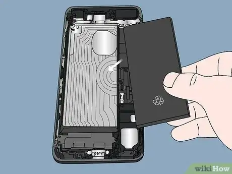 Imagen titulada Replace an iPhone Battery Step 28