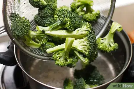 Imagen titulada Parboil Broccoli Step 4