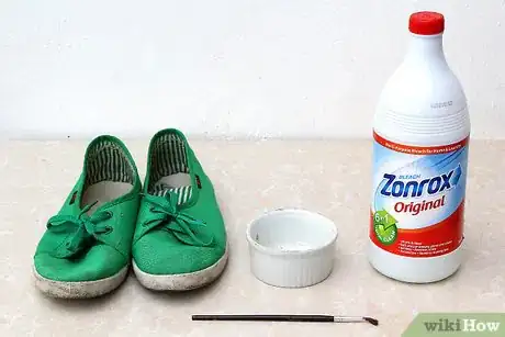 Imagen titulada Bleach Colored Canvas Shoes Step 31