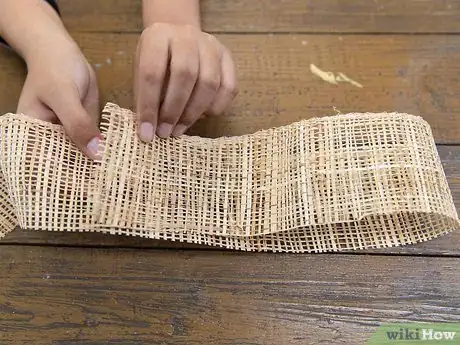 Imagen titulada Make a Burlap Bow Step 9