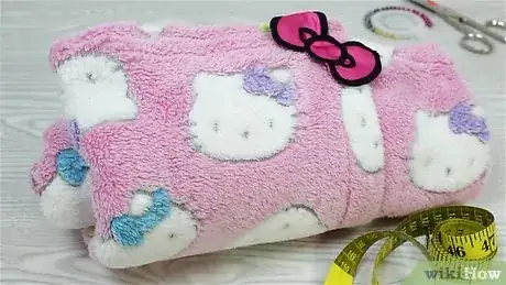 Imagen titulada Make Cute Pillows out of Your Old Clothes Step 3