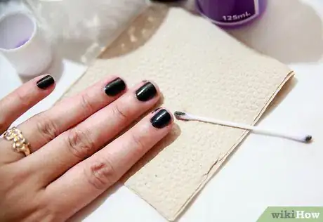 Imagen titulada Clean Gel Nails Step 1