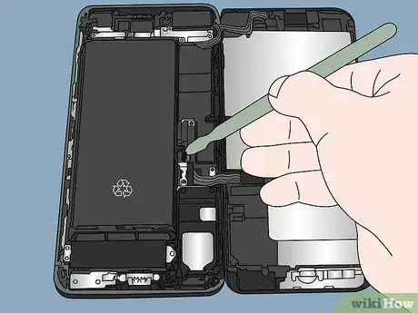 Imagen titulada Replace an iPhone Battery Step 14