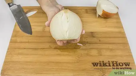 Imagen titulada Chop an Onion Step 3