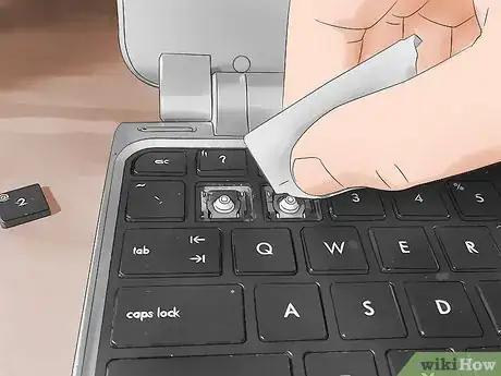 Imagen titulada Clean a Laptop Keyboard Step 11
