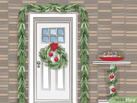 Imagen titulada Hang Garland Around Your Front Door Step 12