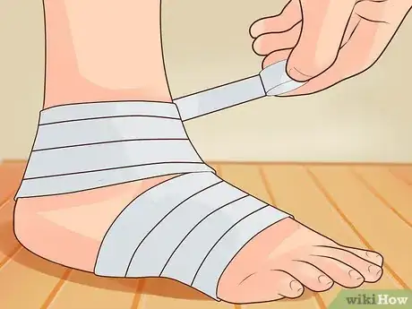 Imagen titulada Wrap an Ankle Step 6