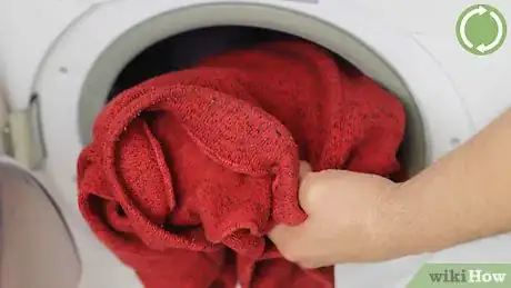 Imagen titulada Wash Red Clothes Step 1