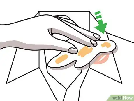 Imagen titulada Get a Makeup Stain out of Clothes Without Washing Step 10