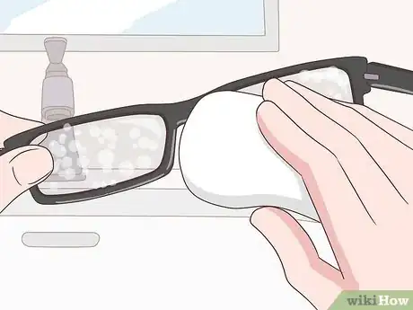 Imagen titulada Keep Your Glasses from Fogging Up Step 5