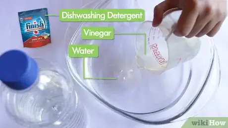 Imagen titulada Clean Windows With Vinegar Step 1