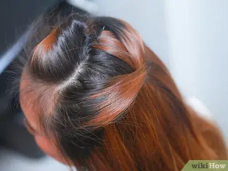 Imagen titulada Do Hairstyles With a Twisty Bump Step 20