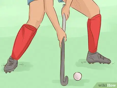 Imagen titulada Play Field Hockey Step 4