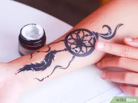 Imagen titulada Care for a Henna Design Step 11