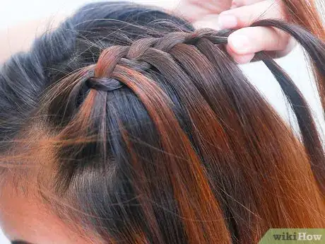 Imagen titulada Braid Short Hair Step 13