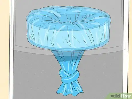 Imagen titulada Use a Diaper Genie Step 11