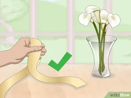 Imagen titulada Decorate a Flower Vase with a Ribbon Step 1