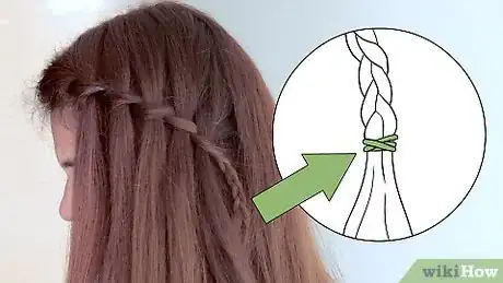 Imagen titulada Make a Cascade Waterfall Braid Step 10