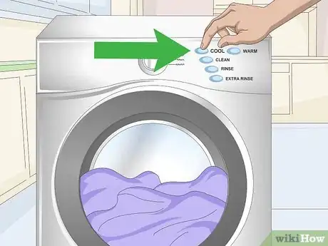 Imagen titulada Get Cat Urine Smell Out of Clothes Step 9