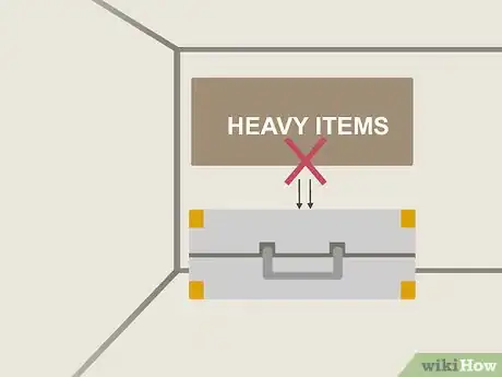 Imagen titulada Clean a Suitcase Step 23