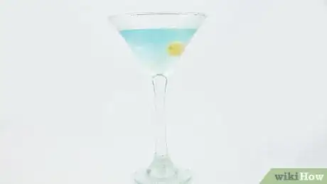 Imagen titulada Make a Blue Martini Step 5