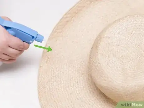 Imagen titulada Fix a Squashed Straw Hat Step 4