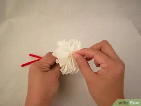 Imagen titulada Make a Paper Carnation Step 17