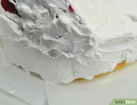 Imagen titulada Decorate a Cake with Whipped Cream Icing Step 11