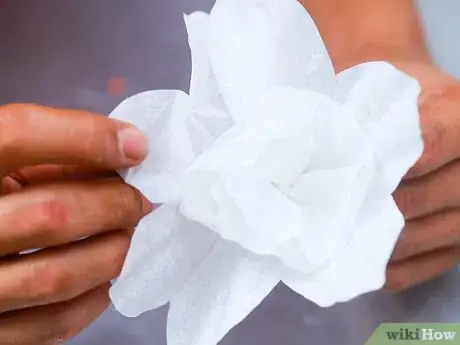 Imagen titulada Make Homemade Paper Flowers Step 17