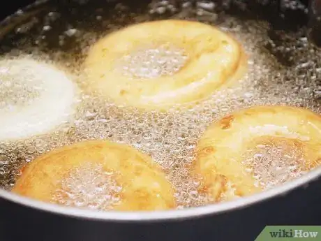 Imagen titulada Make Chocolate Glazed Donuts Step 4