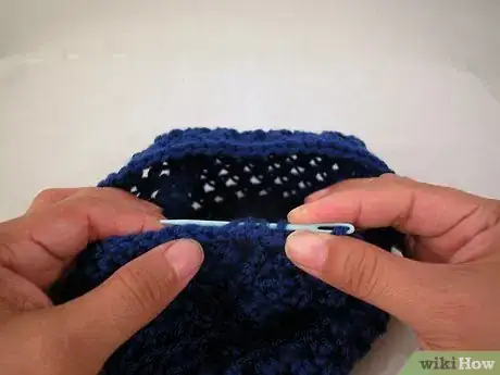 Imagen titulada Crochet a Skull Cap Step 25