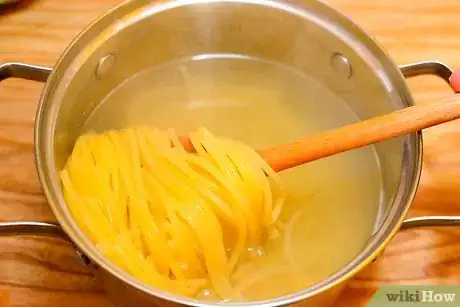 Imagen titulada Make Pasta With Alfredo Sauce From a Jar Step 5