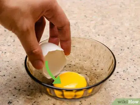 Imagen titulada Separate an Egg Step 13