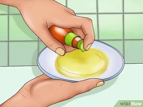 Imagen titulada Clean Makeup Brushes Using Olive Oil and Soap Step 7