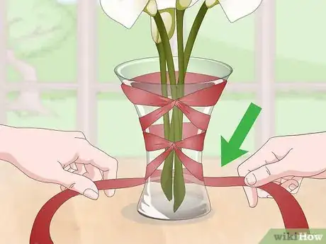 Imagen titulada Decorate a Flower Vase with a Ribbon Step 9